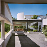 jardin-superior-en-la-ville-savoy-de-le-corbusier-en-poissy_541822dd_2000x1125